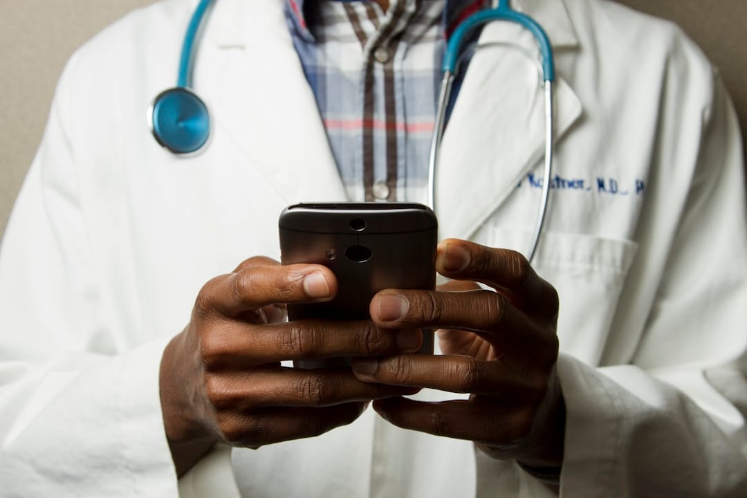 Grippe 2025 : Les 3 Symptômes qui Doivent Alarmer selon les Infectiologues